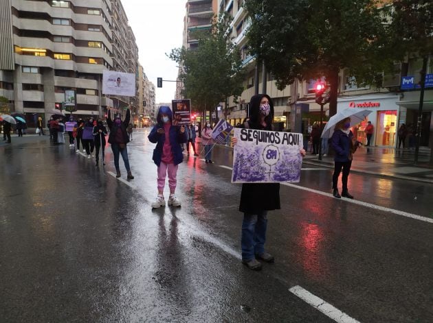 Manifestantes recorren la Gran Vía de Murcia este 8 de marzo