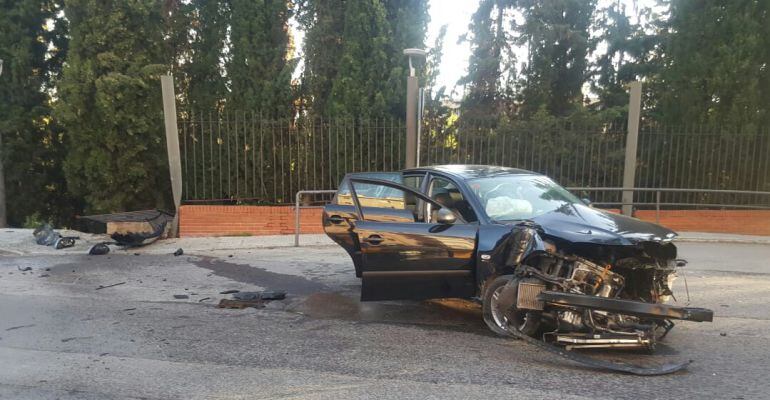 Vehículo accidentado en la calle Sagrado Corazón de Jesús de la capital.
