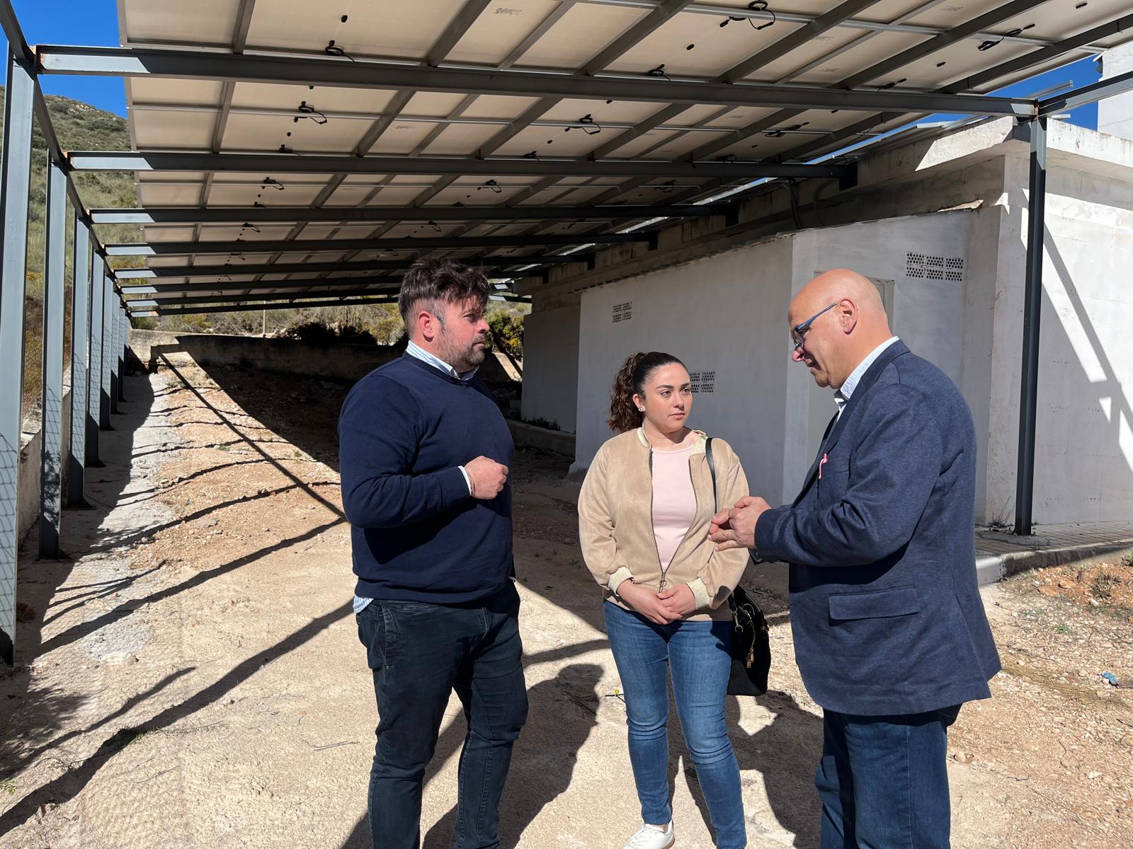 Otro momento de la visita a las instalaciones en los pozo de suministro de agua a Cabra del Santo Cristo