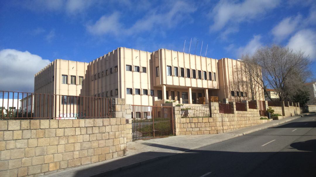 La nueva sede del ECYL ha abierto sus puertas esta semana en dependencias del antiguo colegio de Medicina, edificio que pertenece a la Diputación de Ávila