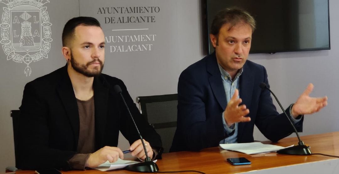 Imagen de archivo de los ediles de Compromís, Rafa Mas y Natxo Bellido, durante una rueda de prensa