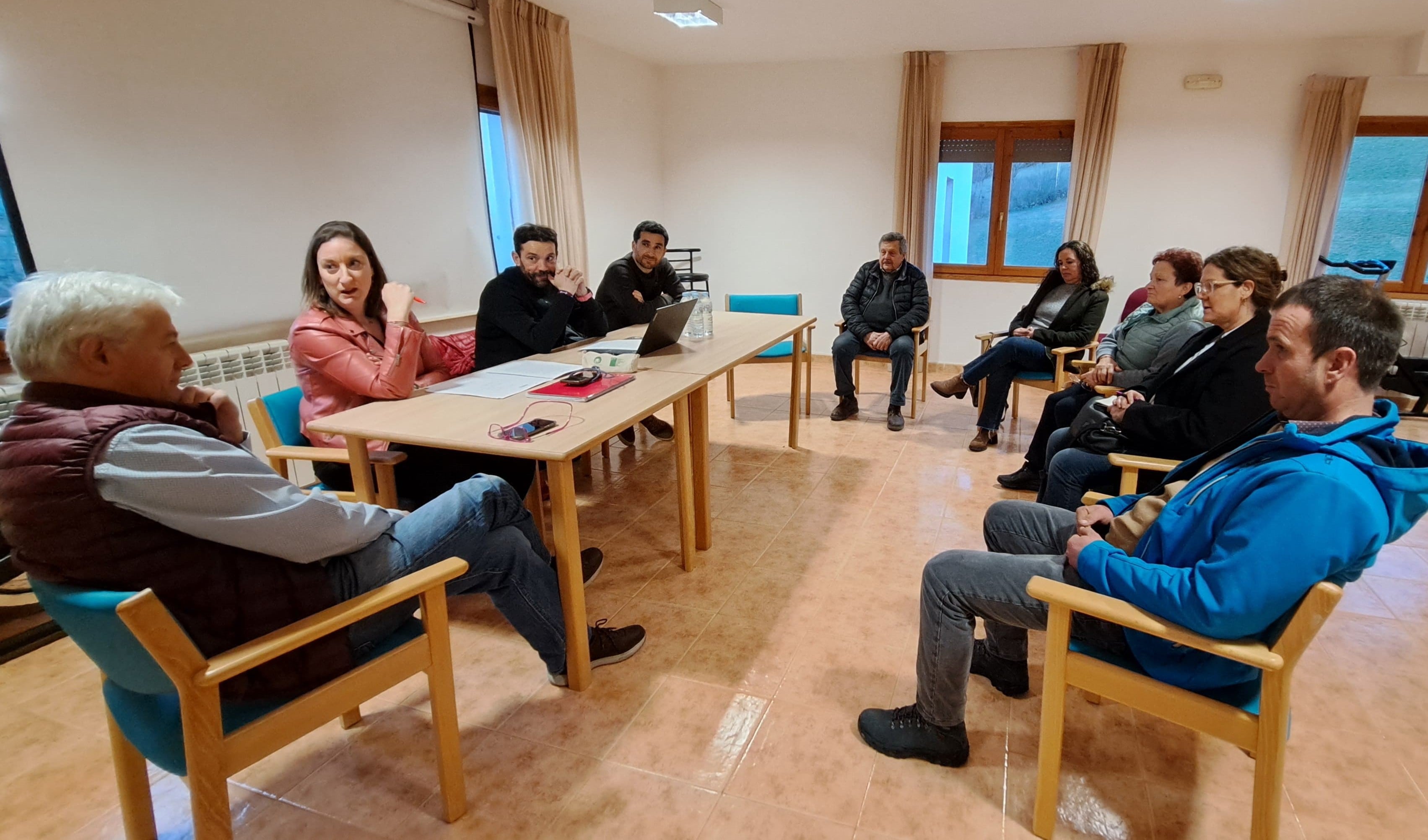 Momento de la reunión en Plan. Foto: PSOE