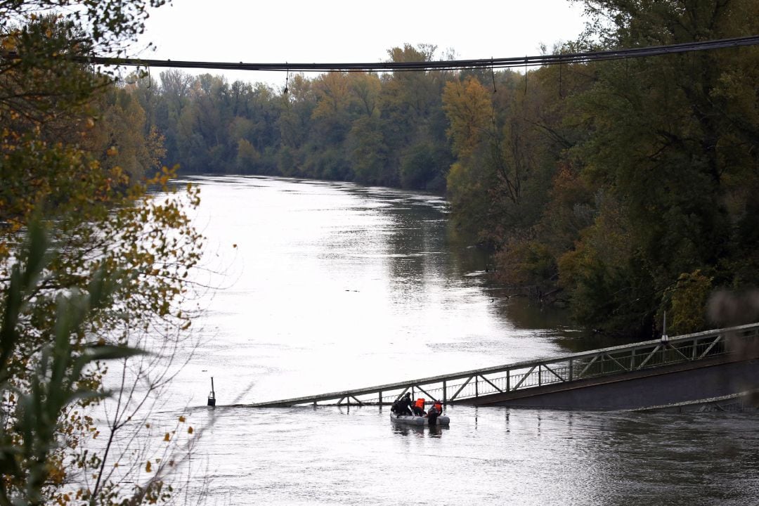 Trabajos de rescate en aguas del río Tarn.