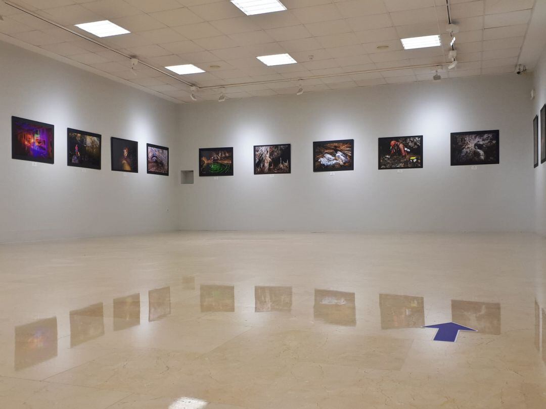 Una de las salas de exposiciones de la Casa de Cultura que alberga la exposición del GER.