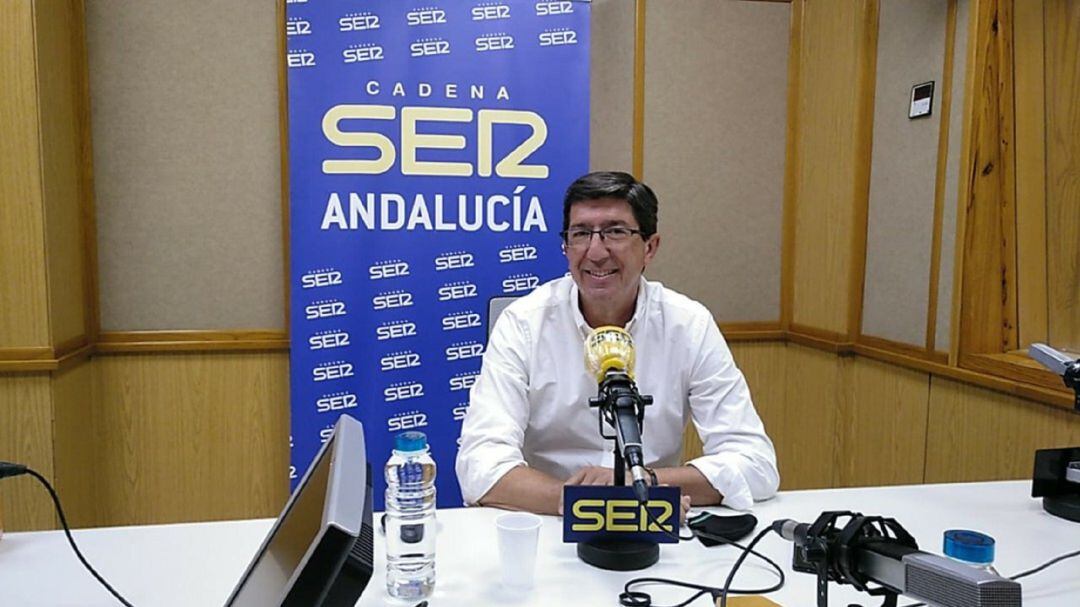 El vicepresidente de la Junta lanza un mensaje de tranquilidad sobre la vacuna de Astrazeneca y advierte que se la pondría hoy mismo.