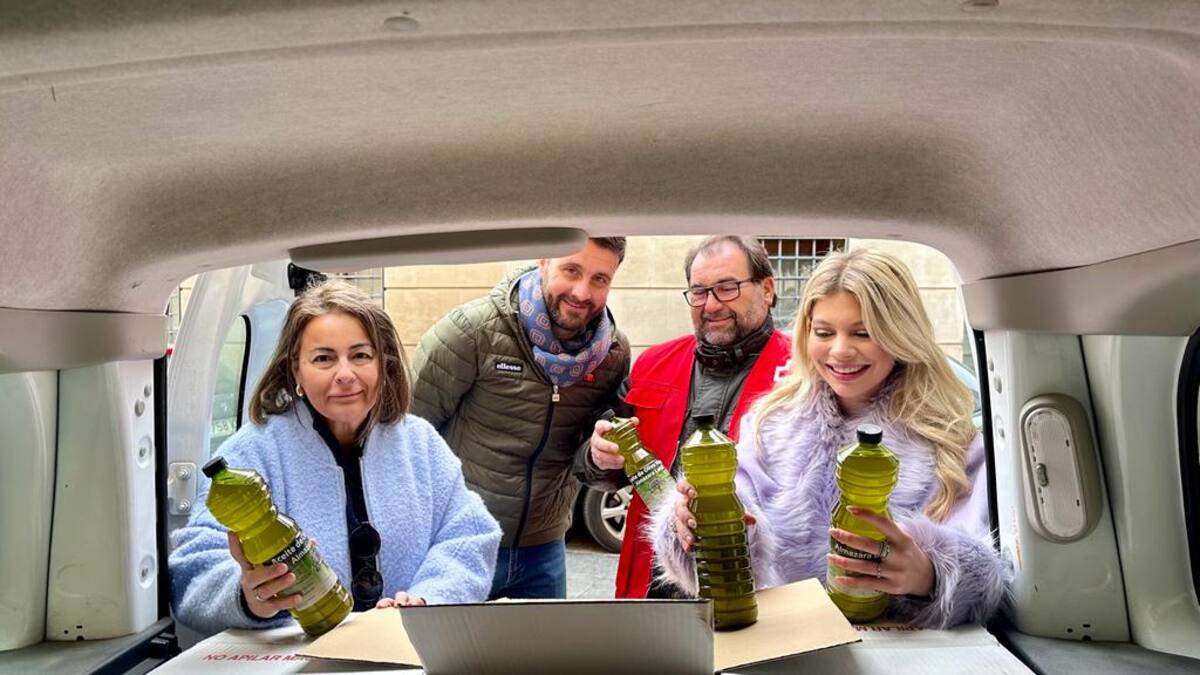 Lorca dona más de 250 litros de aceite procedente de los olivos municipales a Cáritas y Cruz Roja