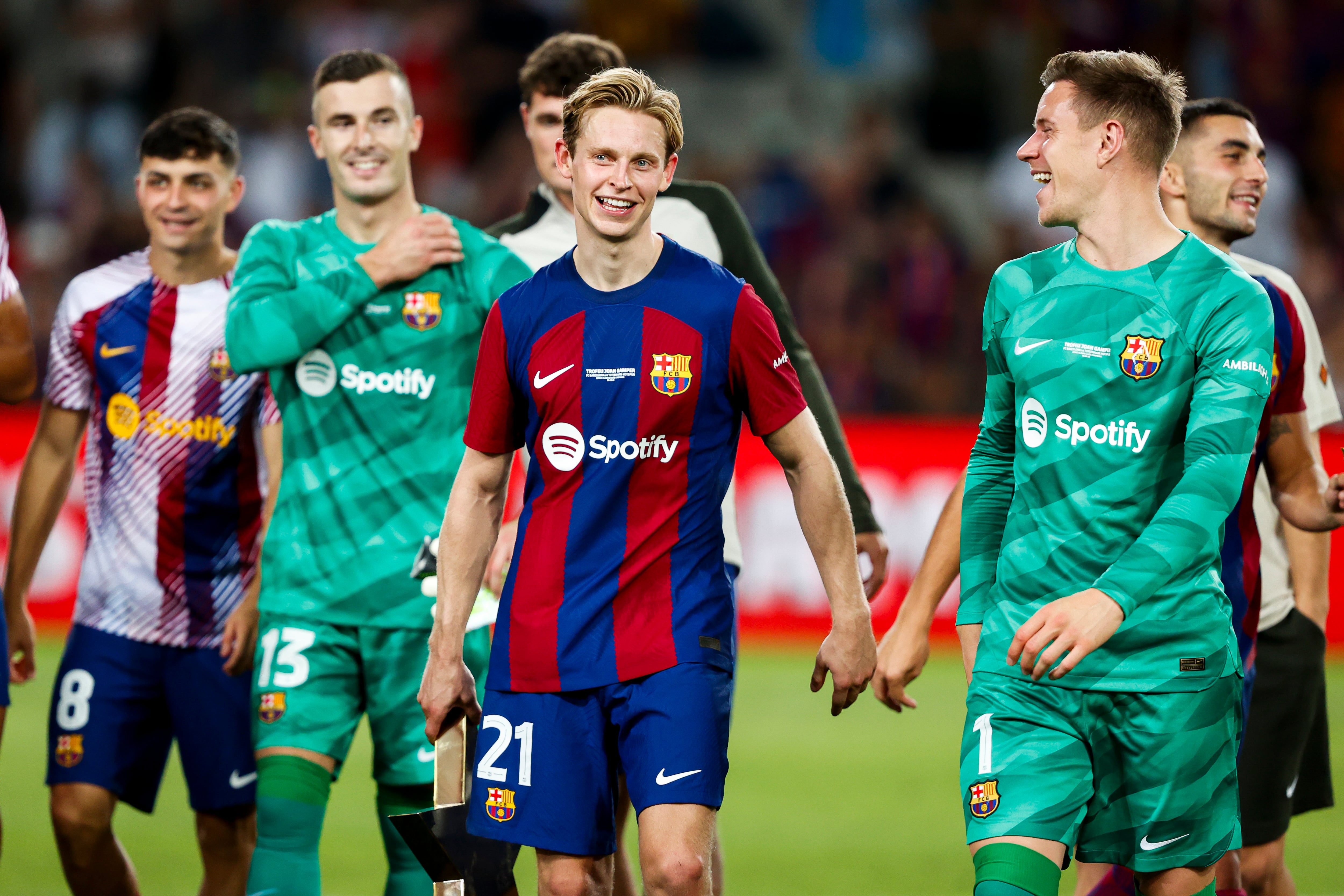 Frenkie de Jong y Marc André Ter Stegen tras un partido del Barça