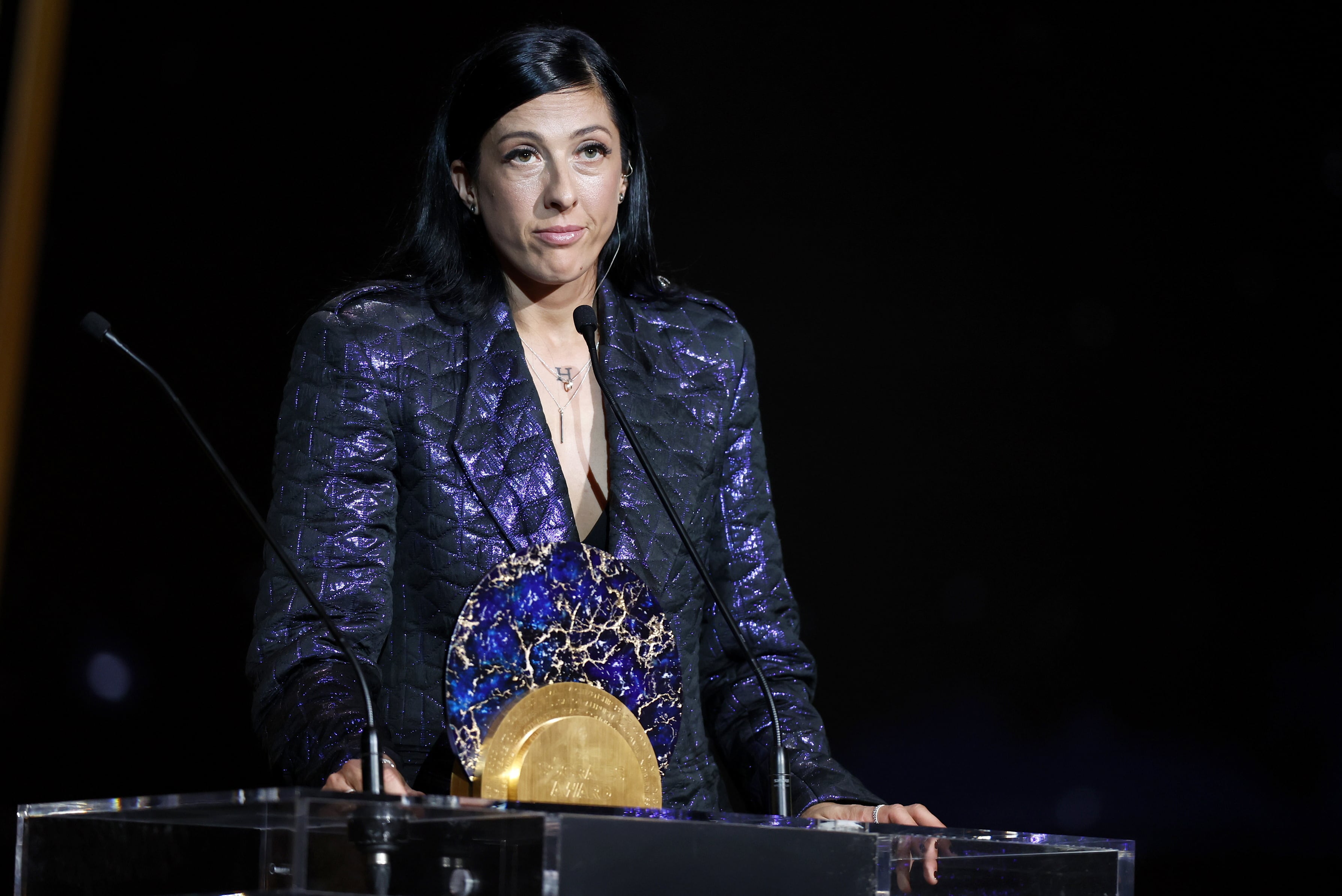 Paris (France), 28/10/2024.- Spanish forward Jennifer Hermoso Fuentes receives the Socrates Award for outstading humanitarian work by a footballer worldwide at the Ballon d&#039;Or 2024 ceremony at the Theatre du Chatelet in Paris, France, 28 October 2024. (Francia) EFE/EPA/MOHAMMED BADRA
