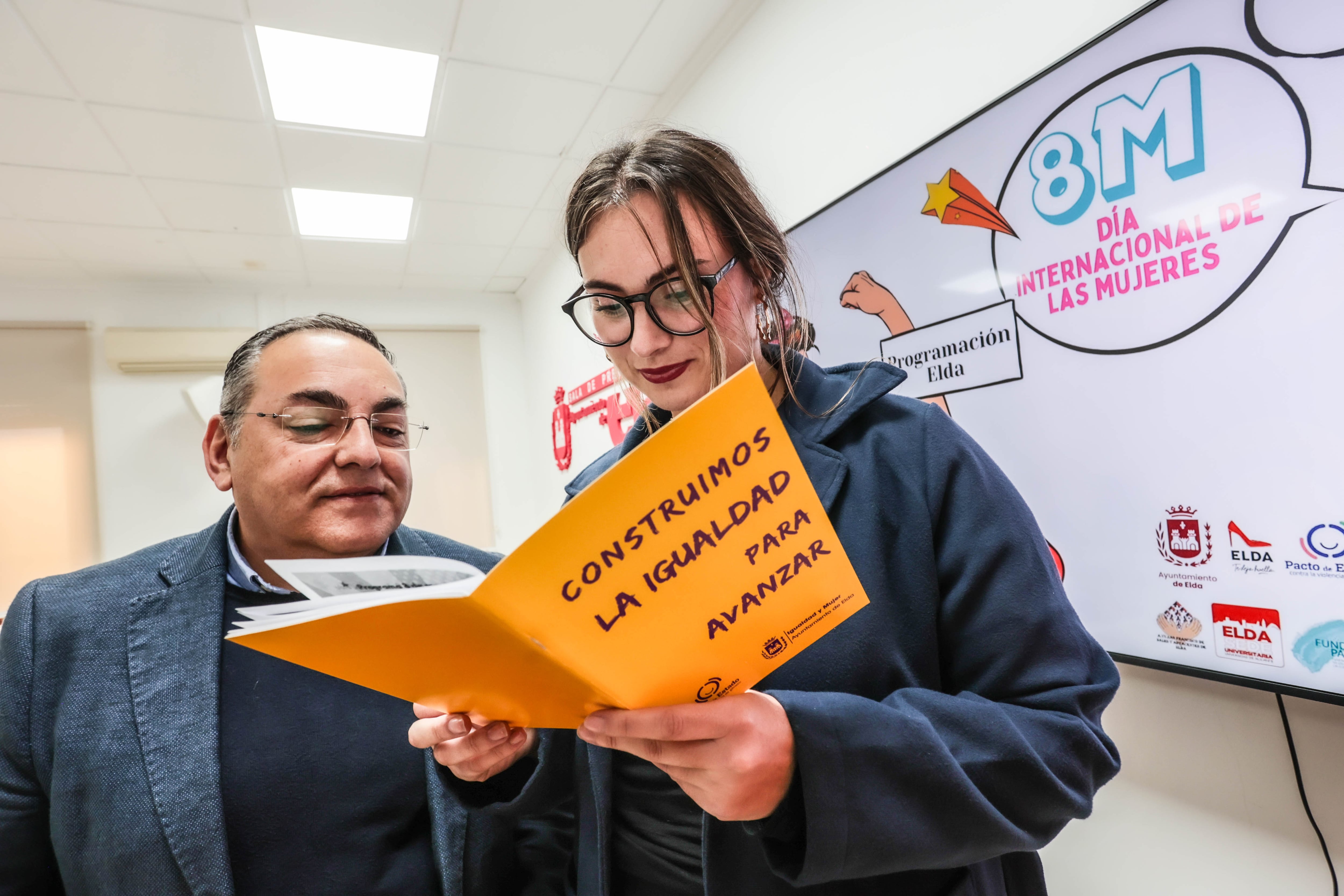 Enrique Quílez, concejal de Universidades de Elda y María Gisbert, concejala de Educación y Deportes de Elda