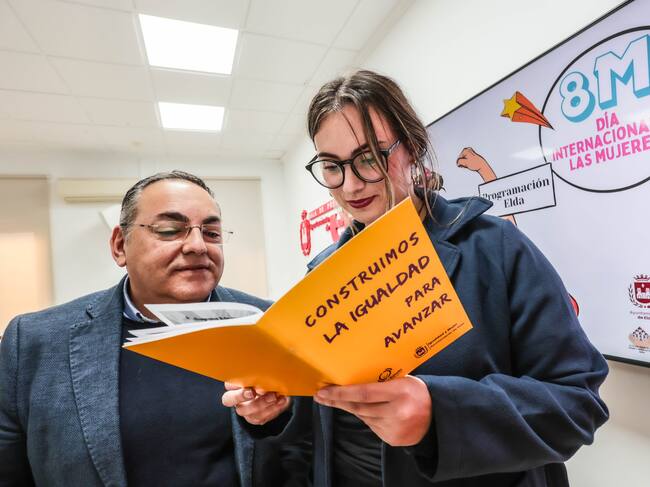 Enrique Quílez, concejal de Universidades de Elda y María Gisbert, concejala de Educación y Deportes de Elda