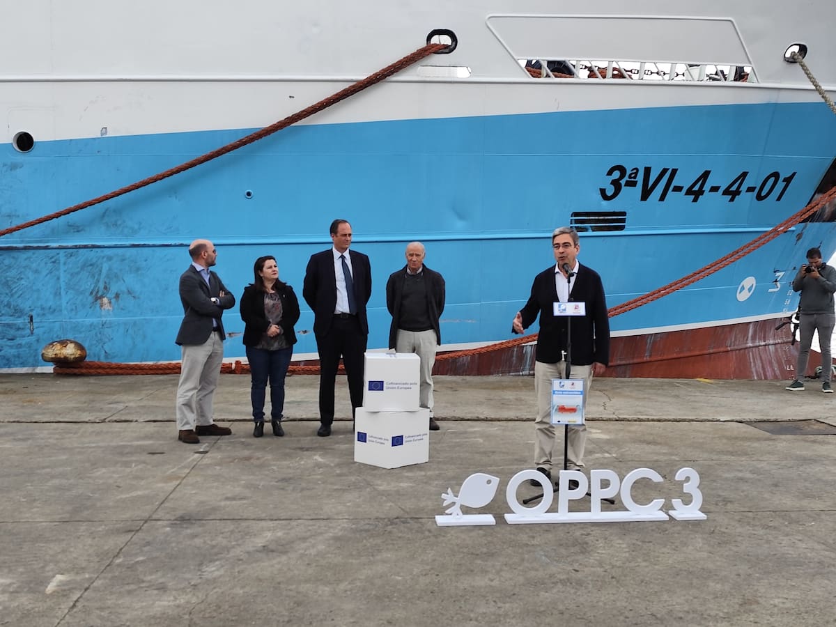 El Puerto de Vigo presenta un innovador bote salvavidas para reforzar la seguridad