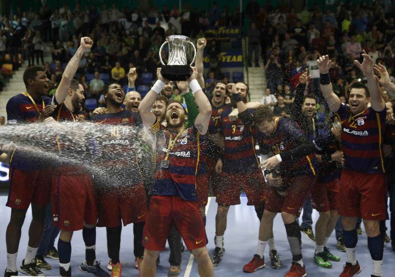 ElBarça revalidó el título de la Copa del Rey de balonmano al ganar en la final disputada en Pamplona al anfitrión Helvetia Anaitasuna por 30-33 