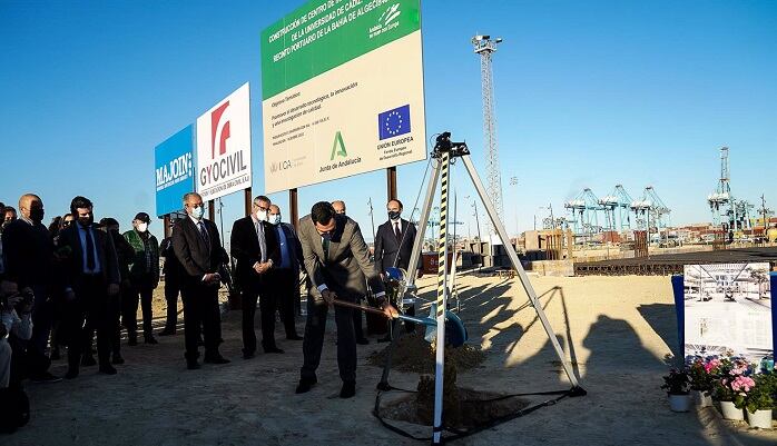 Juanma Moreno en la primera piedra del Centro de Innovación Marítima en Algeciras