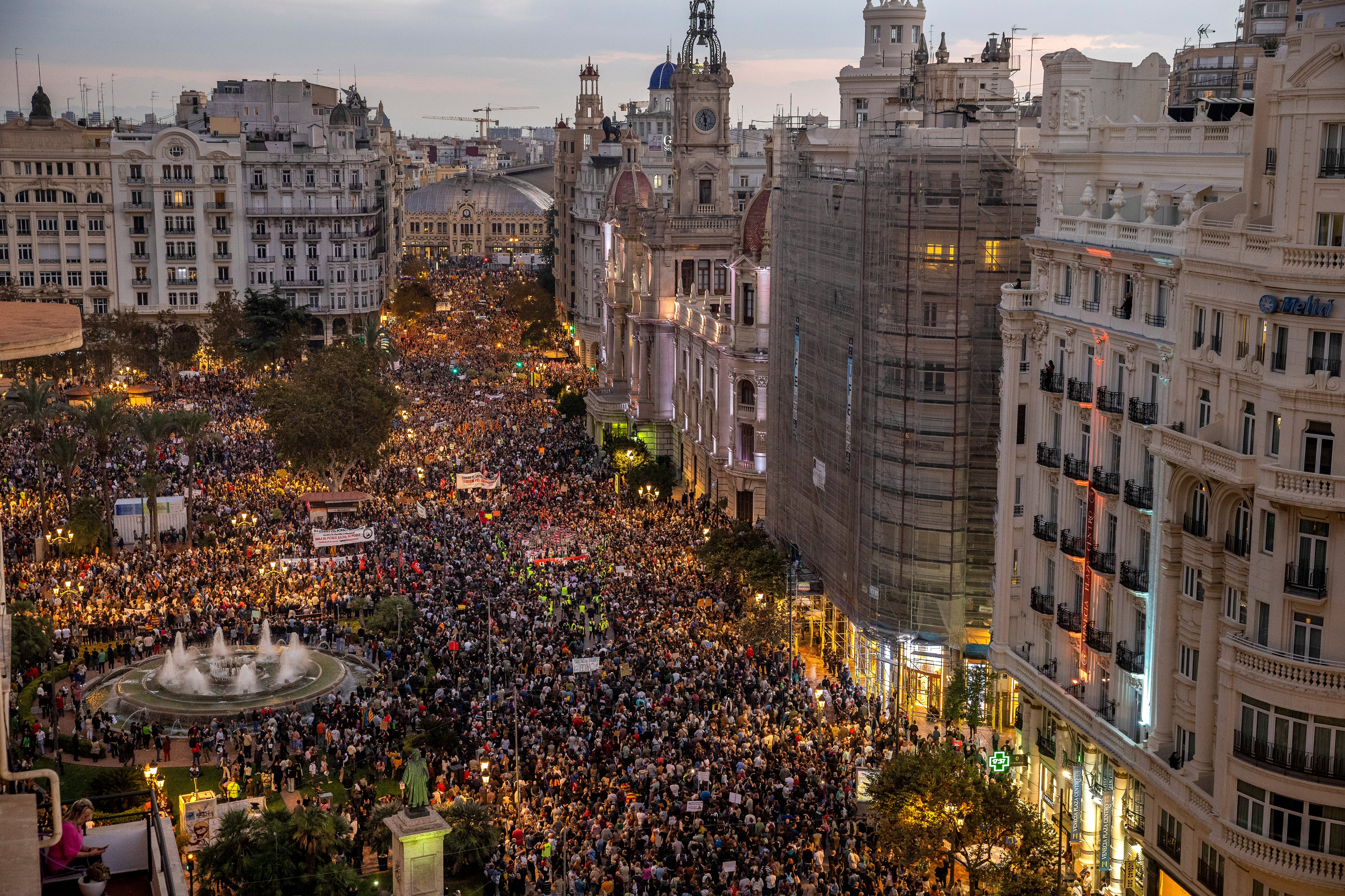 Manifestación en protesta por la gestión de la DANA con el lema &quot;Mazón dimisión&quot;