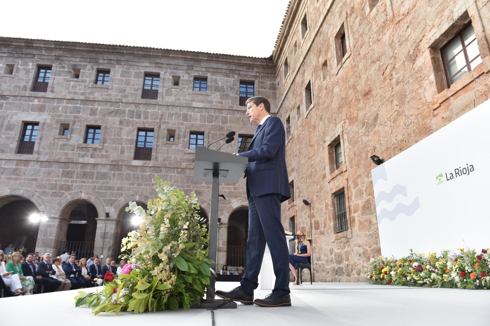 El nuevo presidente de La Rioja, Gonzalo Capellán, ha tomado posesión del cargo en San Millán de la Cogolla.