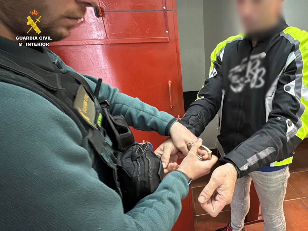 Tenía dos órdenes de ingreso en prisión: la Guardia Civil detiene en Fuenmayor a un prófugo de la justicia