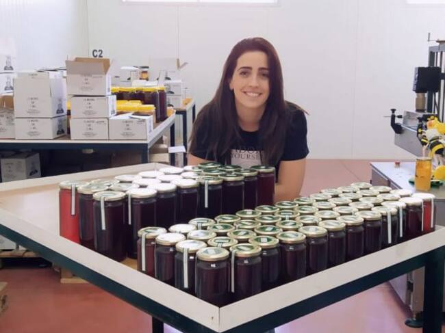 Consuelo Morales en su empresa, Moramiel