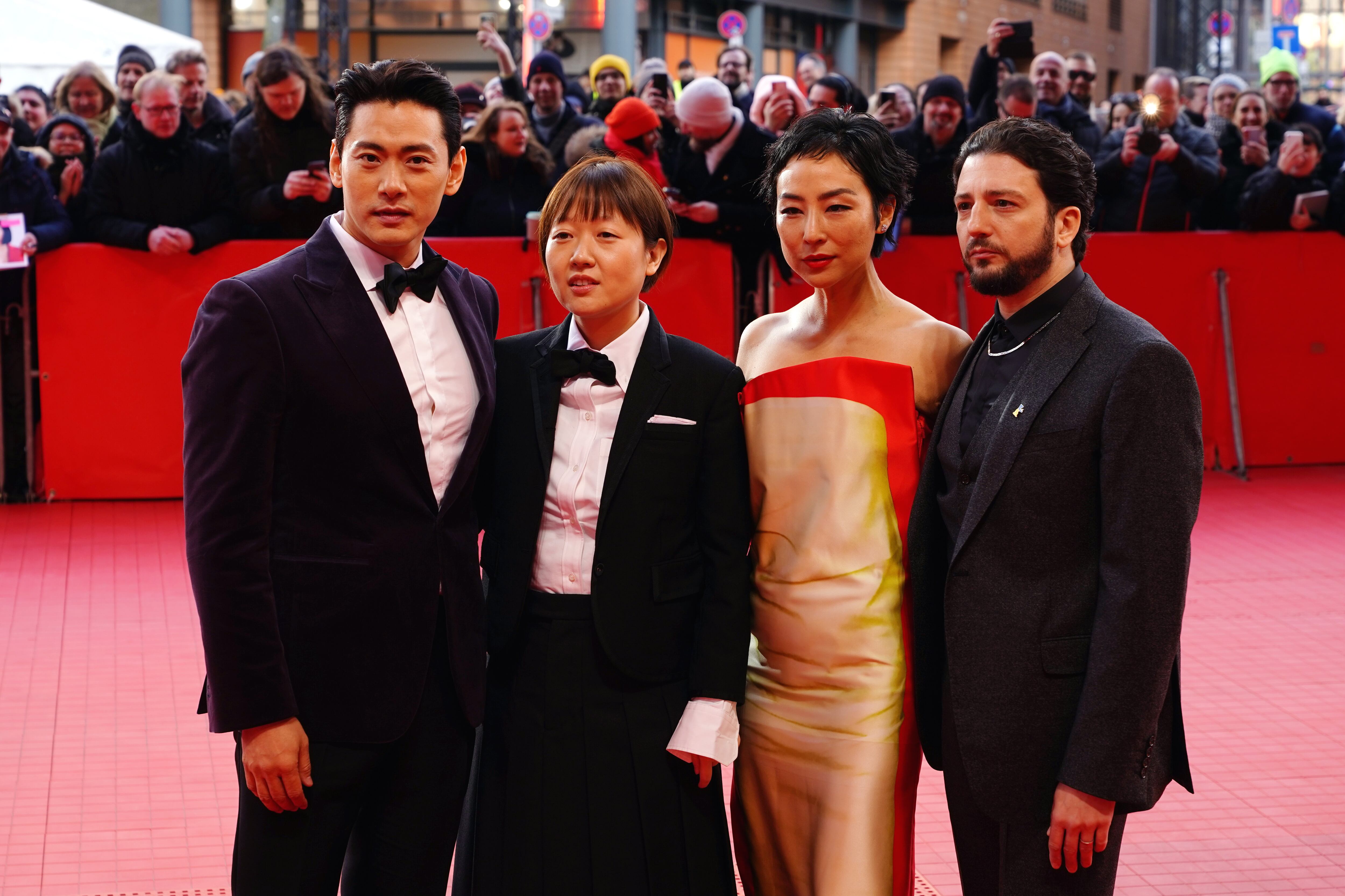 Berlin (Germany), 19/02/2023.- (L-R) South Korean actor Teo Yoo, Korean-Canadian director Celine Song, US actor Greta Lee, and US actor John Magaro arrive for the premiere of the movie &#039;Past Lives&#039; during the 73rd Berlin International Film Festival &#039;Berlinale&#039; in Berlin, Germany, 19 February 2023. The in-person event runs from 16 to 26 February 2023. (Cine, Alemania, Corea del Sur) EFE/EPA/CLEMENS BILAN
