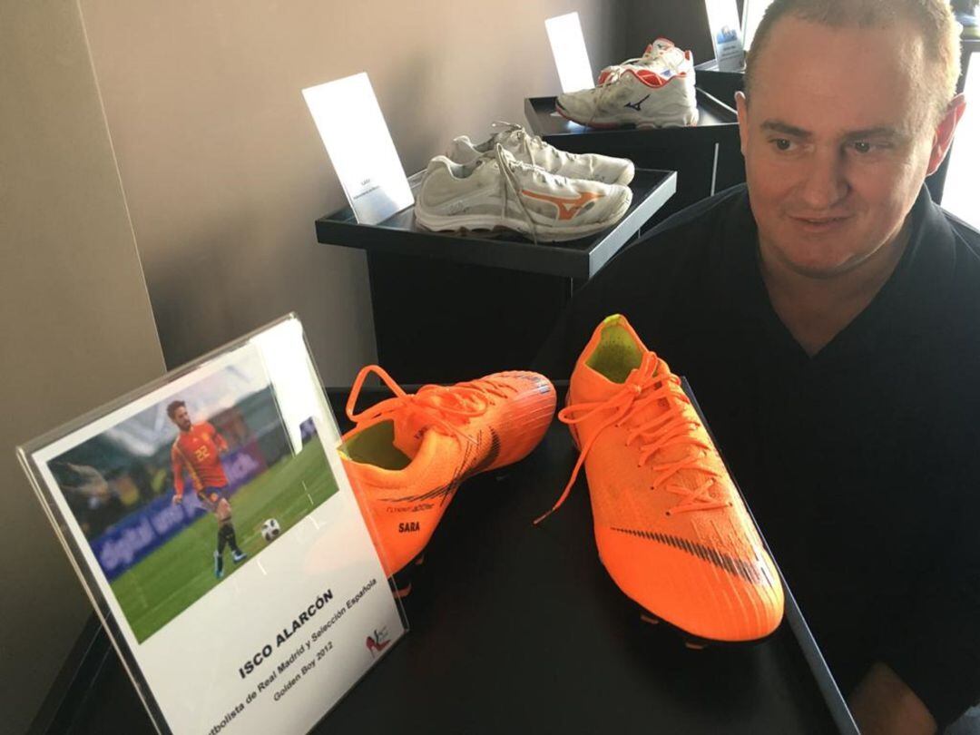 El Museo del Calzado de Elda añade a su colección deportiva las zapatillas de Isco Alarcón, jugador del Real Madrid