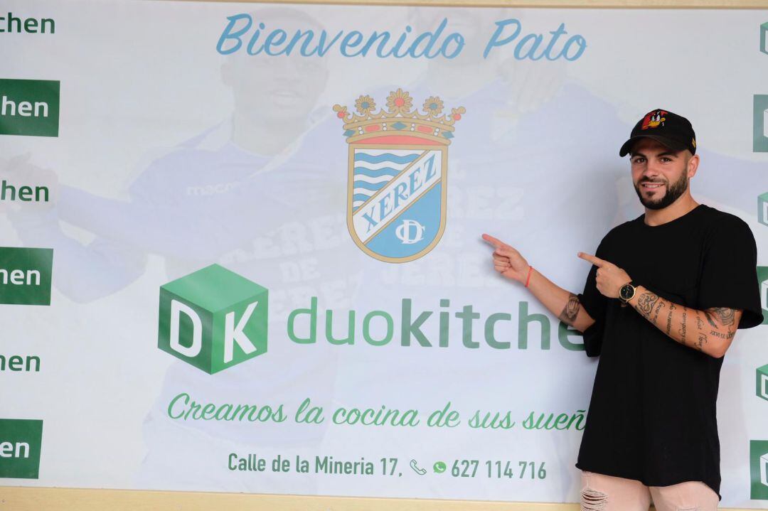 Pato presentado como nuevo jugador del Xerez CD