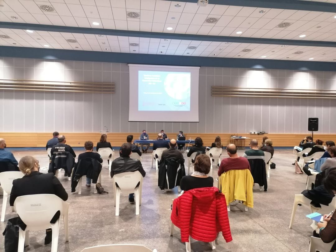 El Centre Polivalent d'Oliva acoge el primer acto institucional de presentación de destino inteligente para Oliva