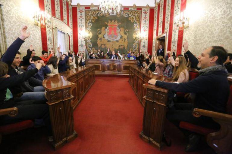 Momento del pleno Juvenil celebrado en el consistorio