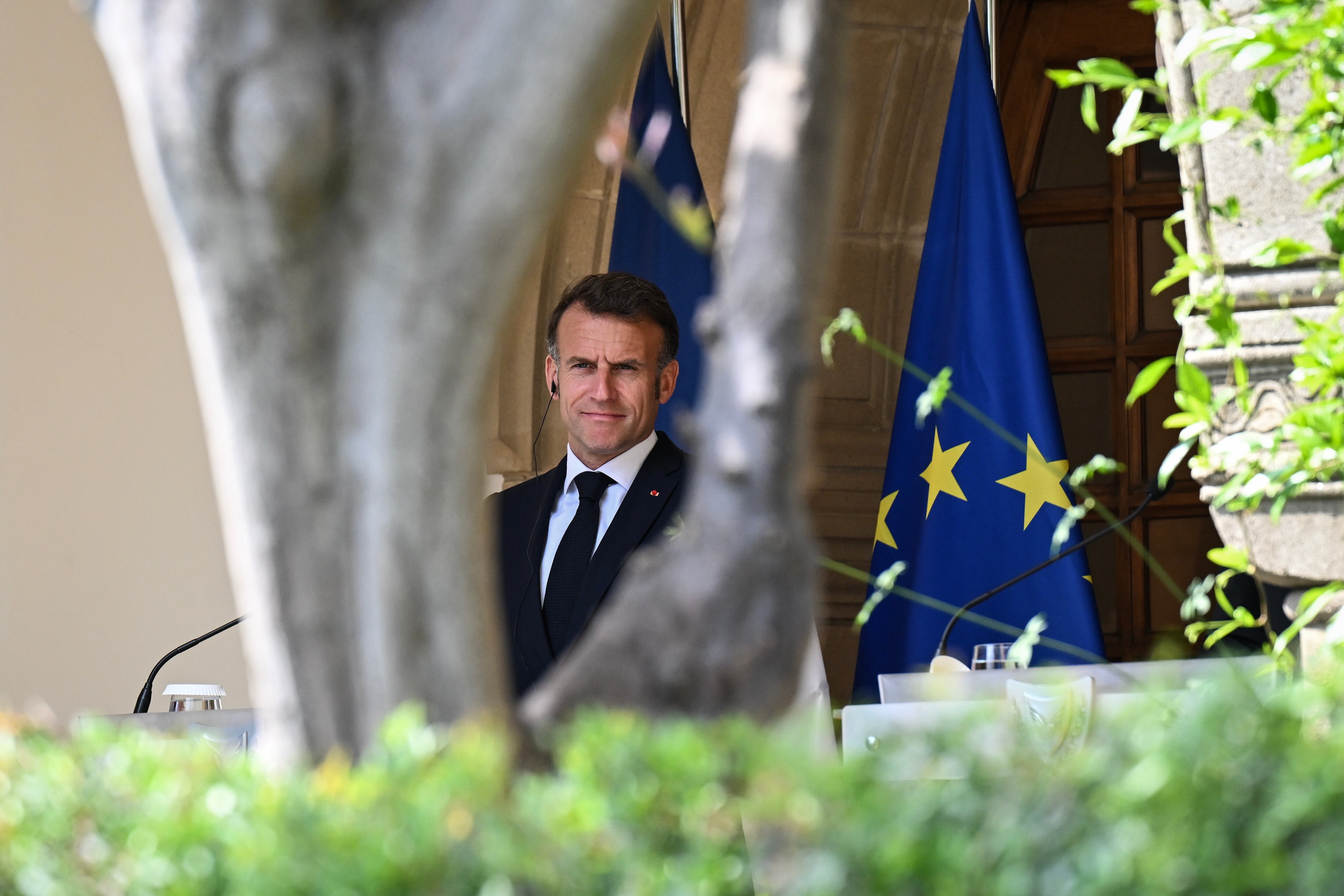 El presidente Emmanuel Macron tras su reunión con su homólogo chipriota un día antes del comienzo de la cumbre