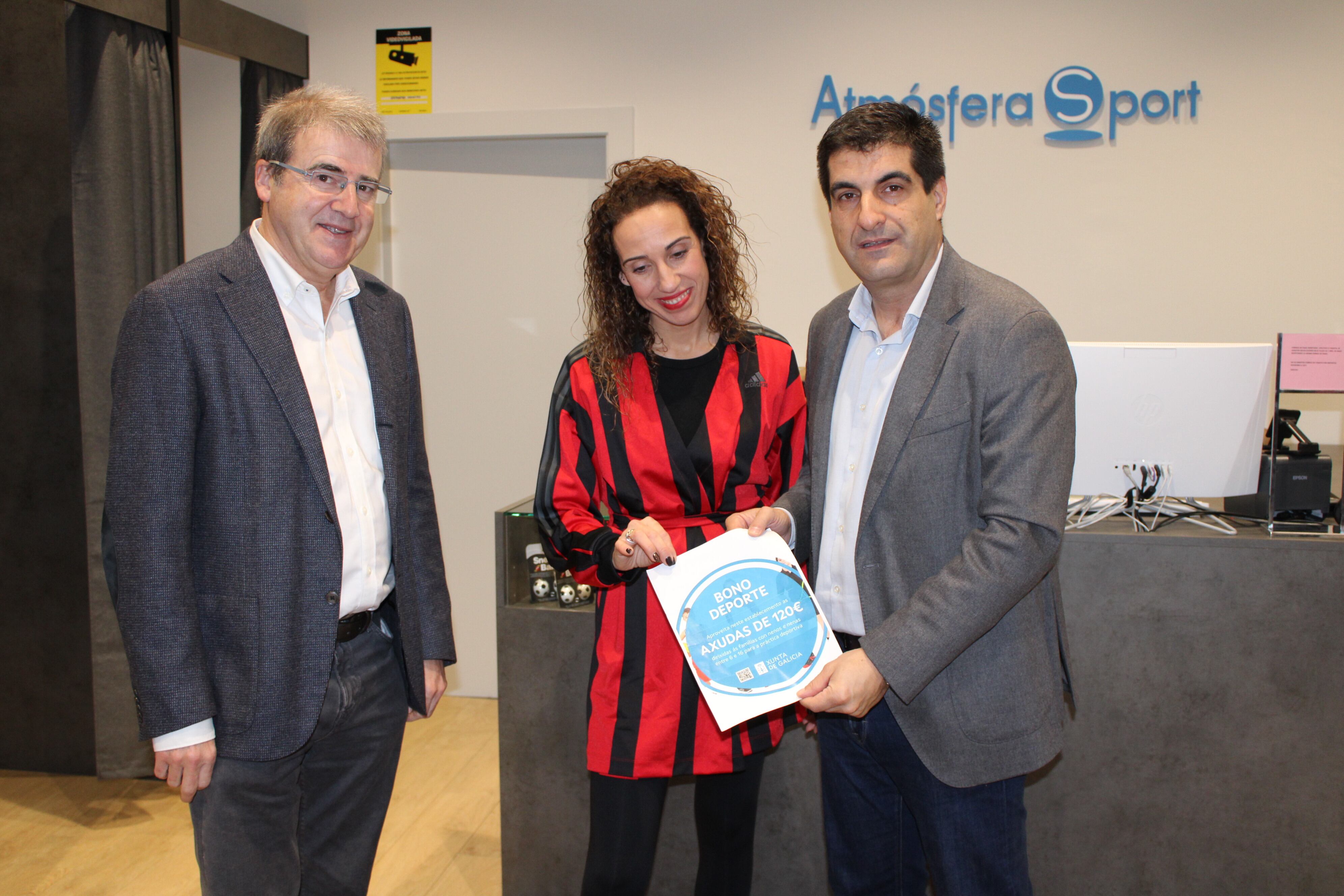 Visita institucional a un comercio ourensano adherido a la campaña Bono deporte