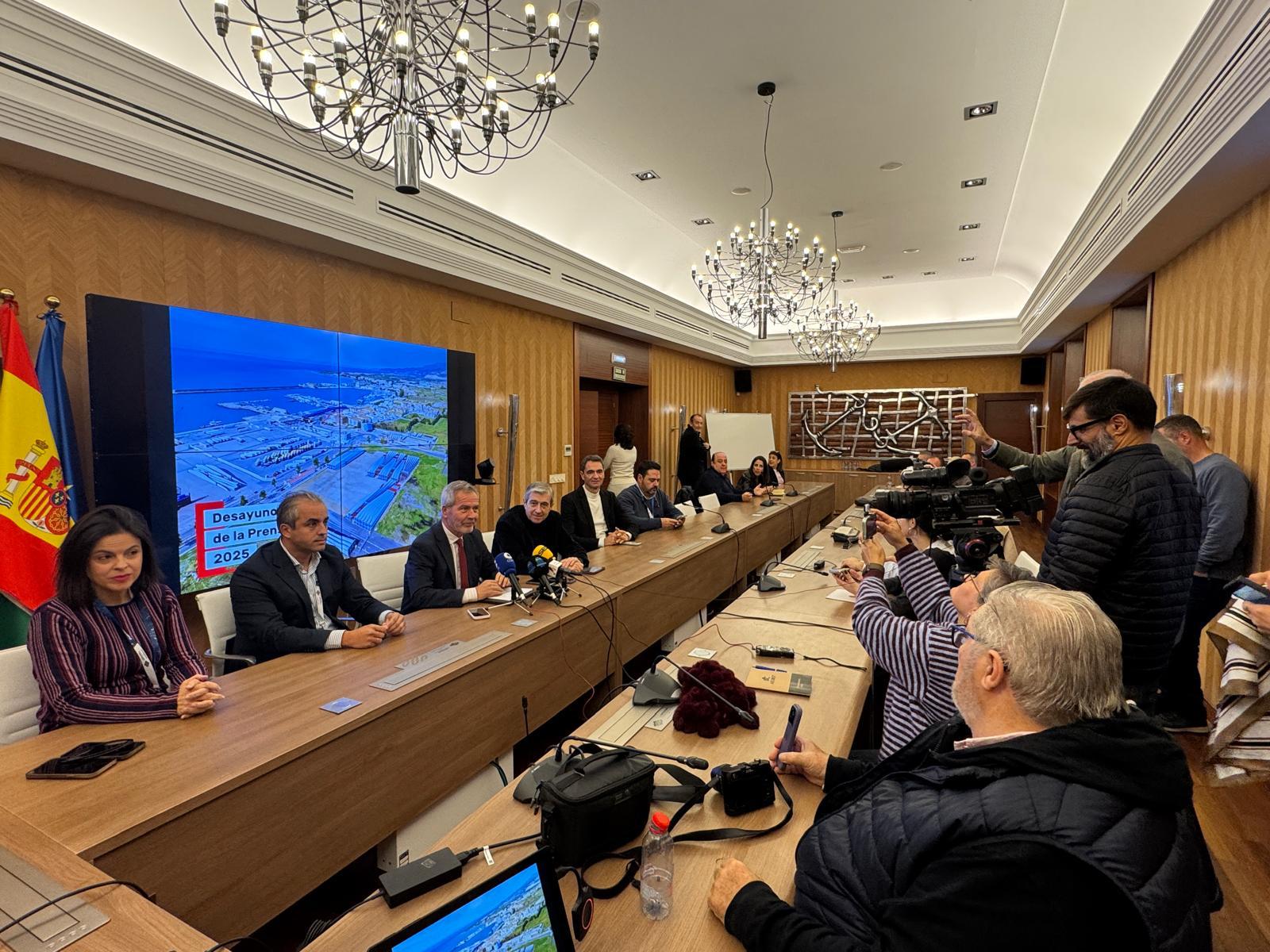 El presidente de la Autoridad Portuaria, José García Fuentes, hace balance de 2025