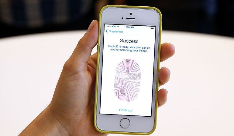 Cada vez son más los teléfonos móviles que incluyen la tecnología de la huella dactilar.