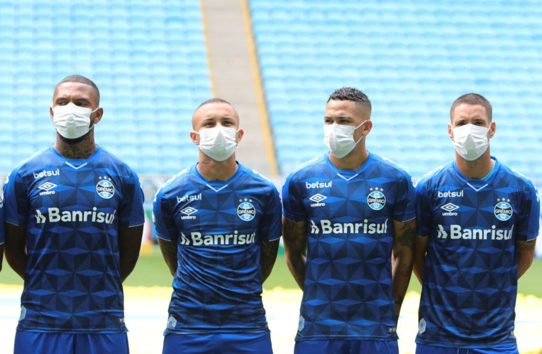 Jugadores del Gremio protestanto en contra de su directiva por hacerlos jugar mientras se padece mundialmente el brote del coronavirus