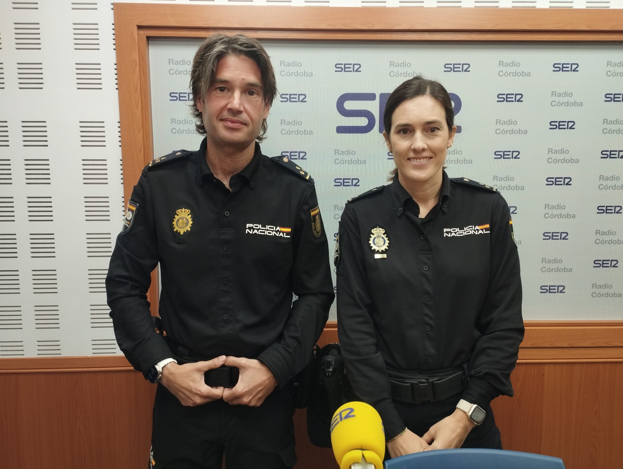 Los inspectores de la Policía Nacional de Córdoba, Ana Bellido y Luis Toribio, en Radio Córdoba.