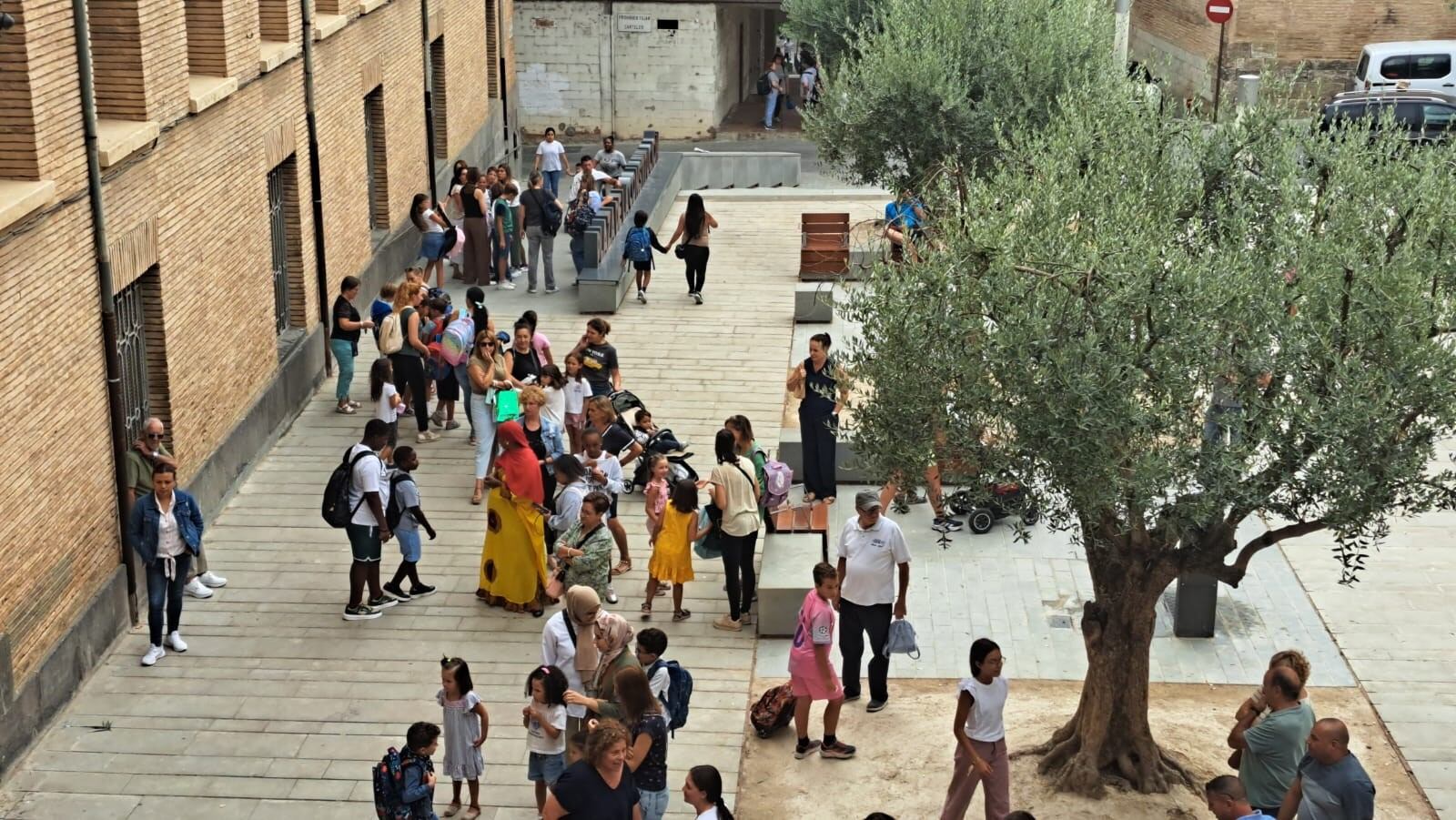 Los alumnos esperan iniciar el curso en el colegio San José de Calasanz