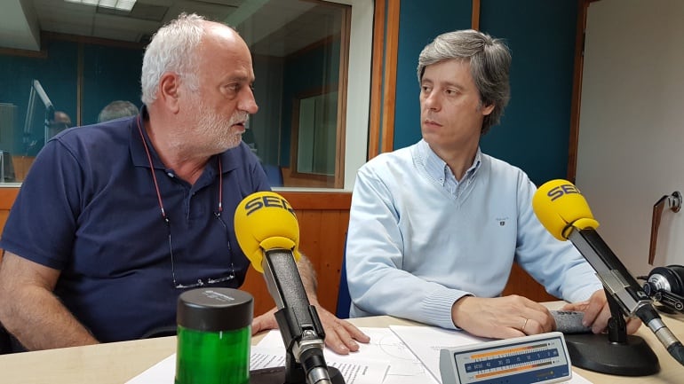 Javier Gómez Acebo y Carlos Pajares durante la Tertulia de La Ventana