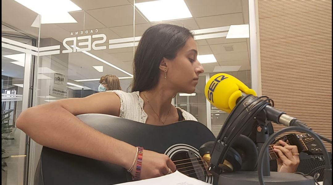 Ainhoa Gelado, imagen de archivo en Radio Aranda