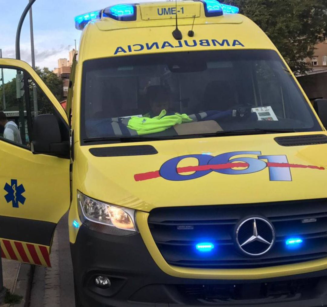 Imagen de una ambulancia del 061 en la Región de Murcia.