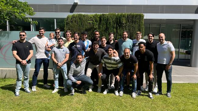 Miguel Malo acompañado de toda la plantilla en su despedida