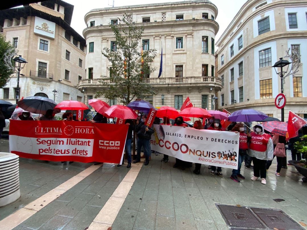 Concentración de CCOO frente a la Delegación del Gobierno de Palma.