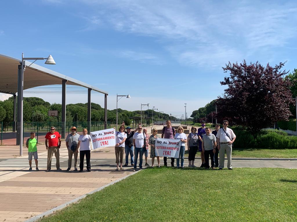 Los miembros de la plataforma esta mañana en el Pinar de Antequera