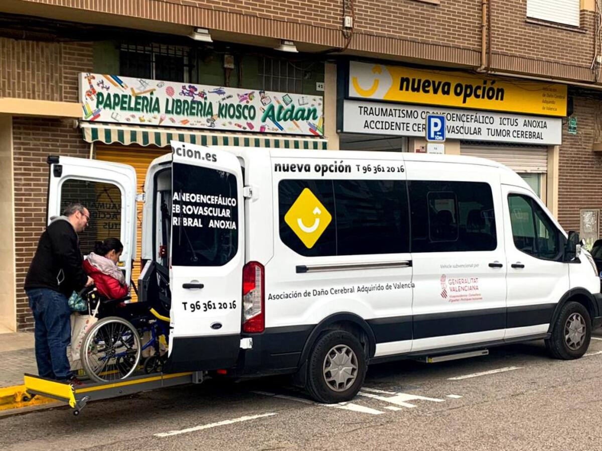 Cuatro horas en furgoneta para acudir al centro de día en València