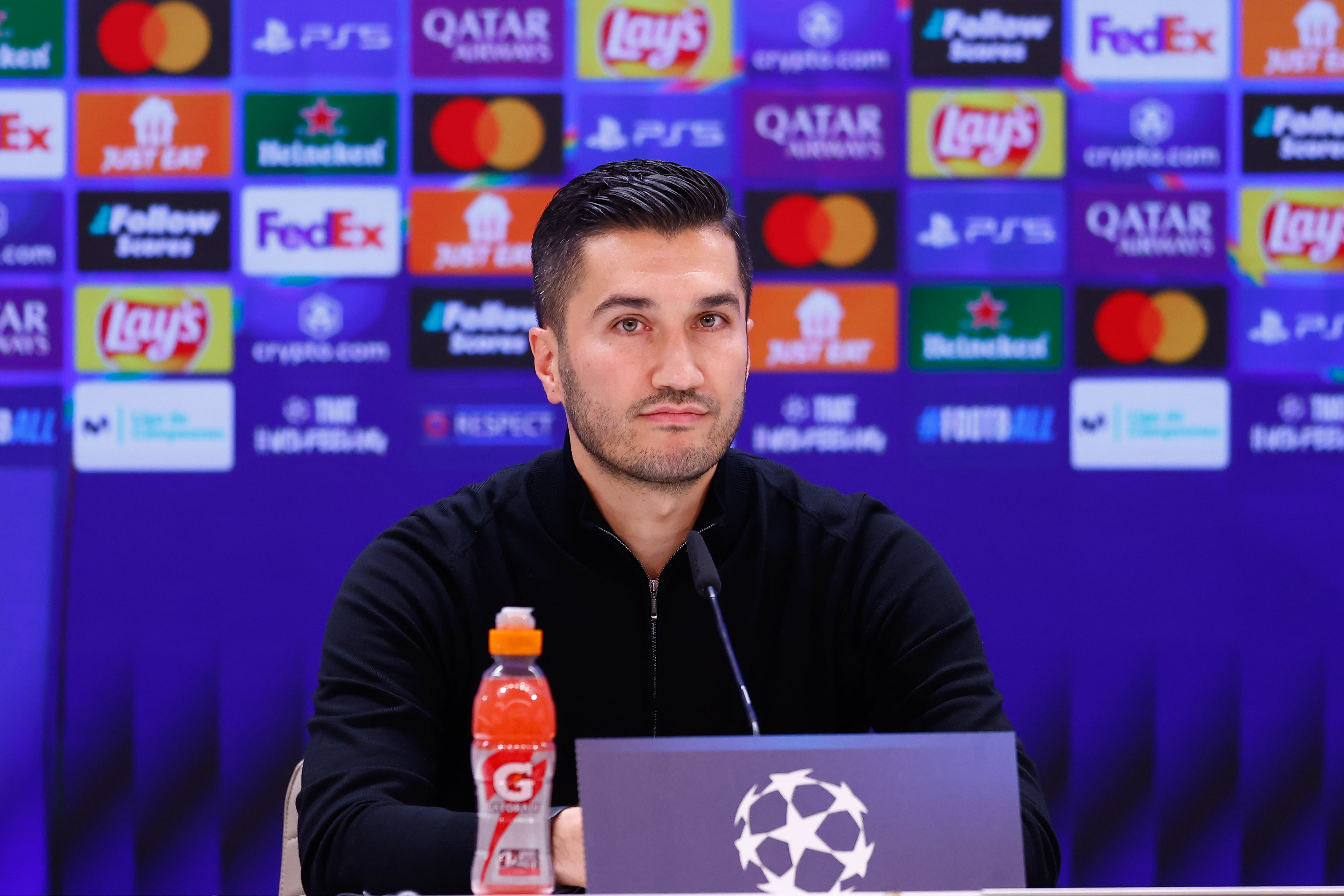 Sahin desmiente no haber entrenado en el Bernabéu por miedo a los espías: "Quiero que mis jugadores duerman en casa..."