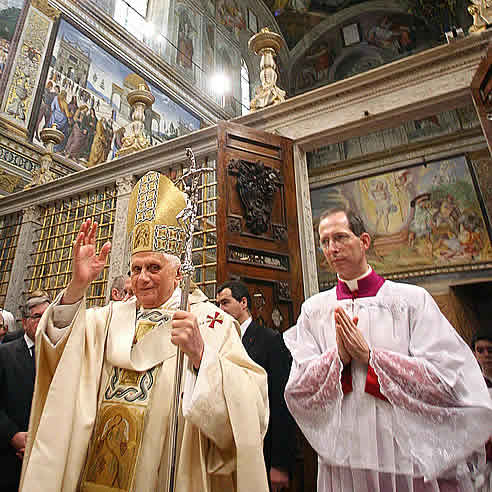 El Papa ayer en la Capilla Sixtina en el Vaticano