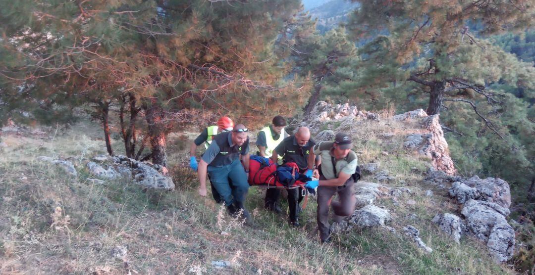 Momento del rescate de los dos barranquistas.