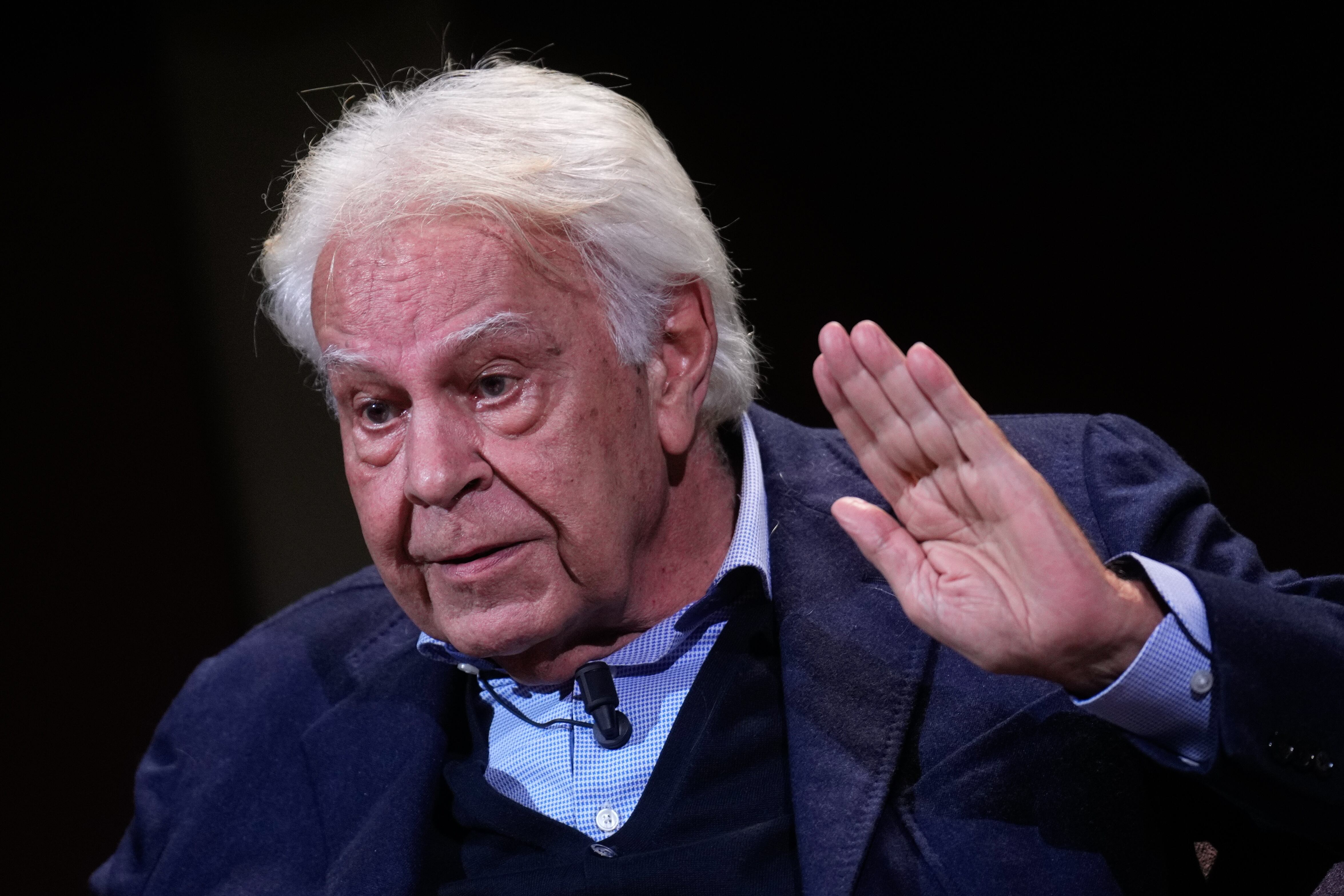 El expresidente del Gobierno Felipe González participa en una charla de 'Los desayunos del Ateneo' junto a un grupo de periodistas este martes en Madrid