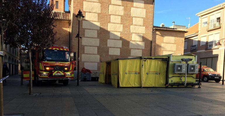 Hospital de campaña para atender a los mayores de la residencia que se ha incendiado en Sanse