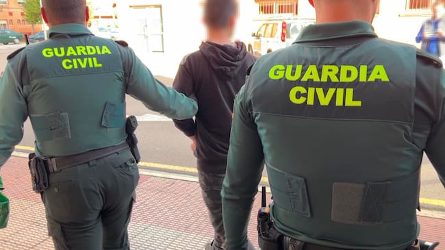 Detenido un joven de 23 años tras amenazar a su expareja