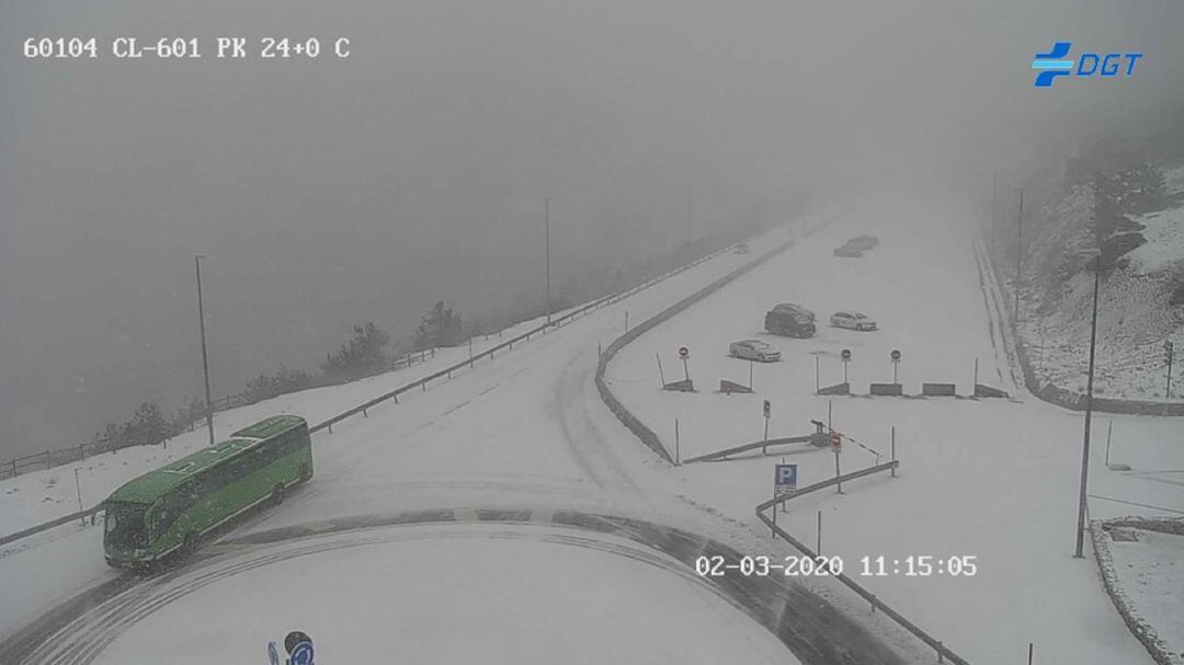 Aspecto del puerto de Navacerrada a las 11.15