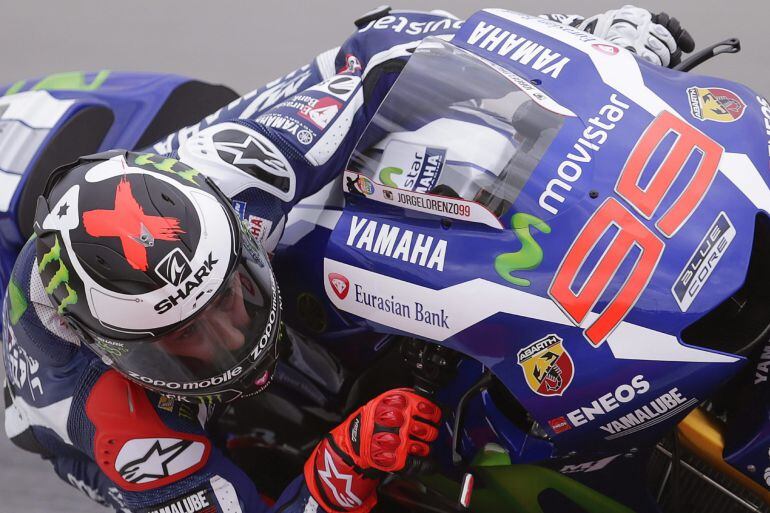 Jorge Lorenzo, de Movistar Yamaha, durante los primeros entrenamientos de pretemporada de MotoGP en el circuito de Sepang