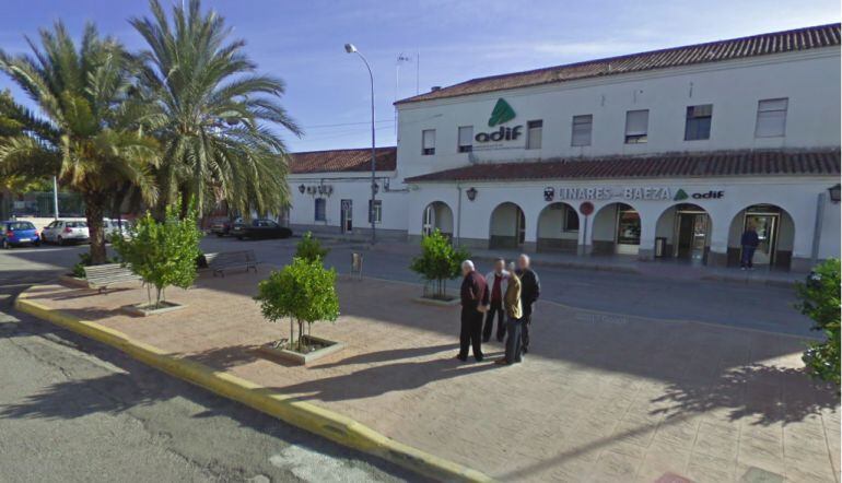 Plaza de las Palmeras, en la Estación Linares-Baeza.