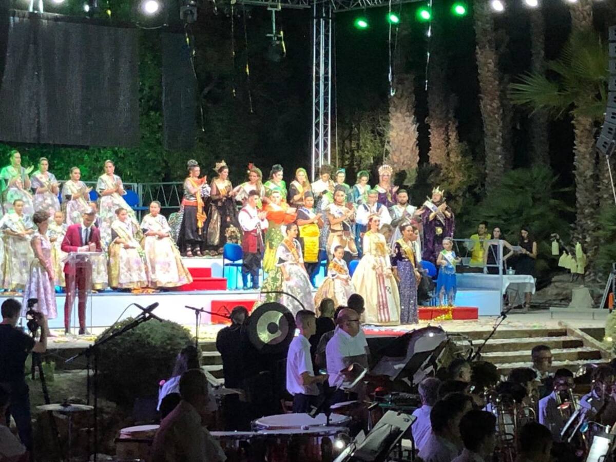 Toque de humor, con reivindicación e historia en el pregón que anuncia las fiestas de Novelda